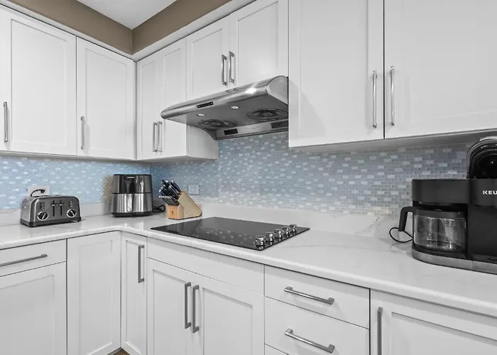 Island Tower Turquoise Tide 501 Apartment