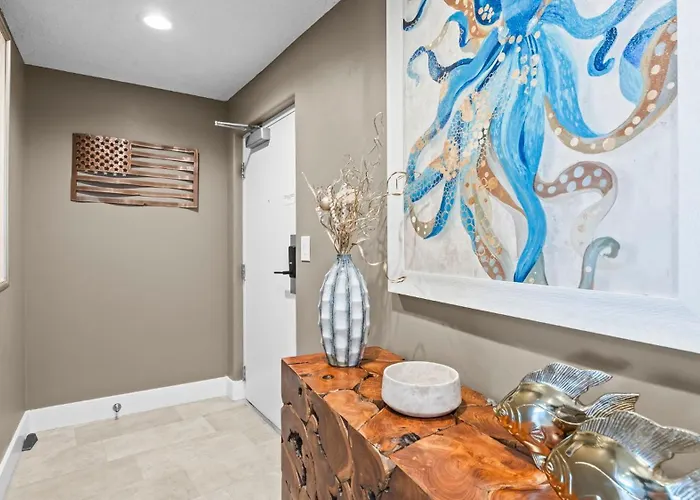 Island Tower Turquoise Tide 501 Apartment