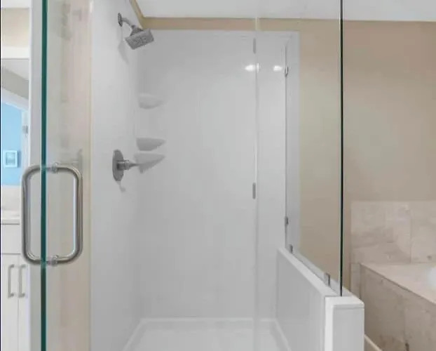 Island Tower Turquoise Tide 501 Apartment